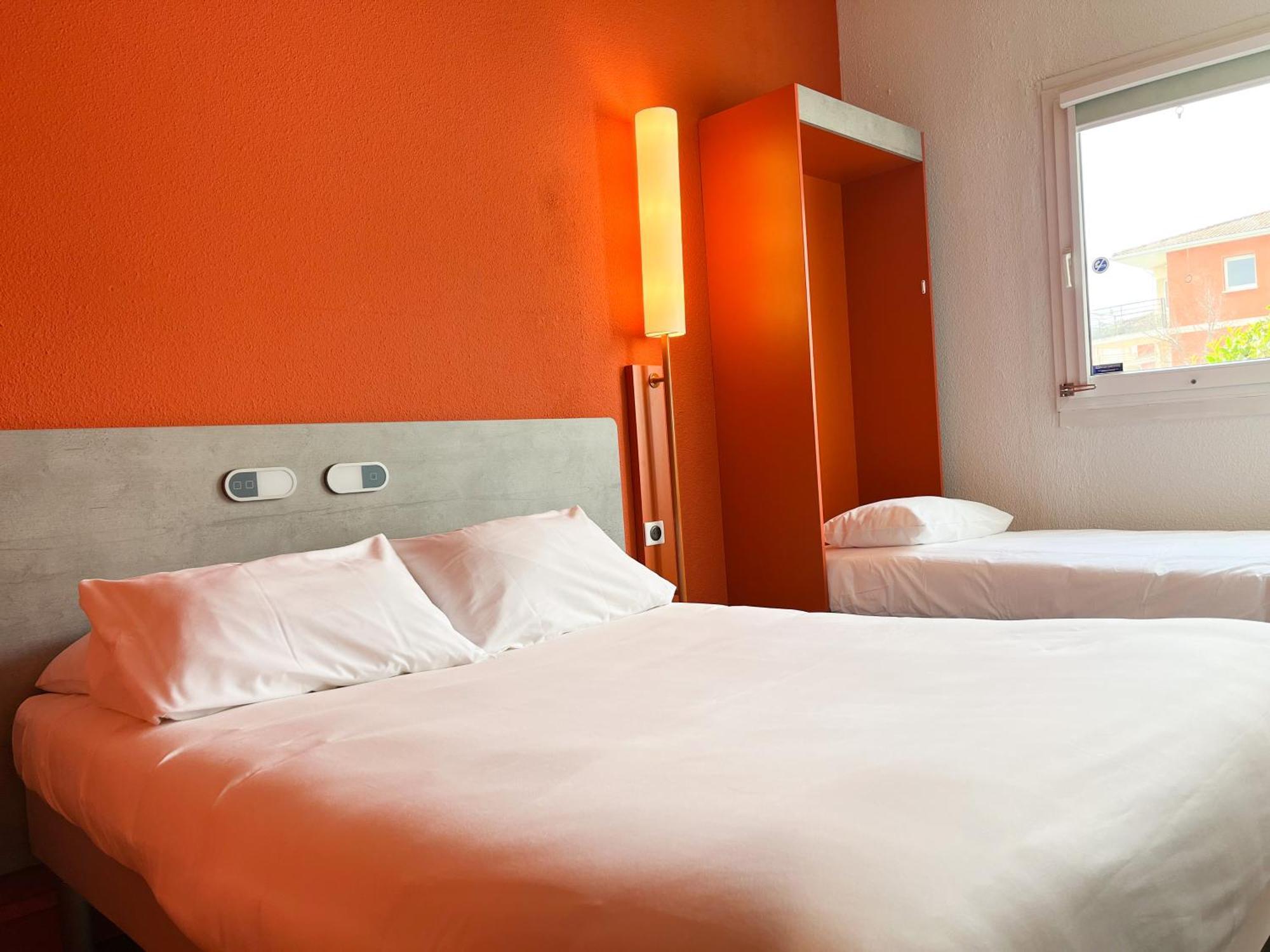 Ibis Budget Saint Christol Les Ales Bagian luar foto