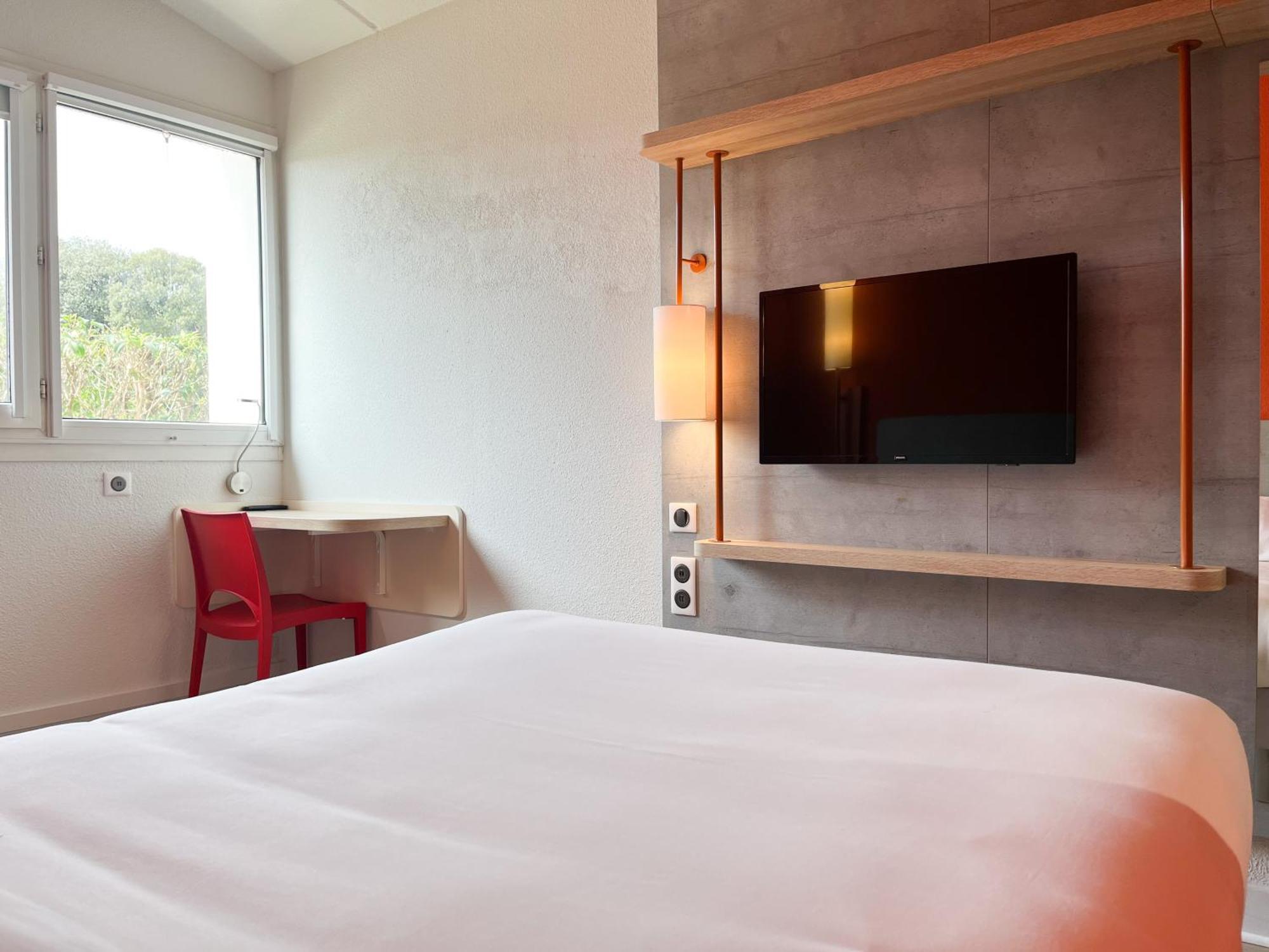 Ibis Budget Saint Christol Les Ales Bagian luar foto