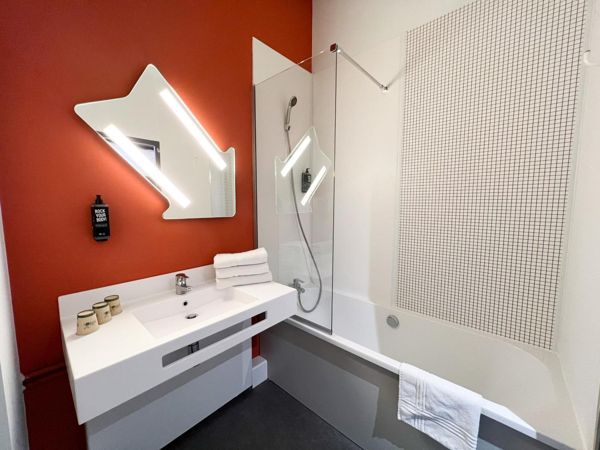 Ibis Budget Saint Christol Les Ales Bagian luar foto