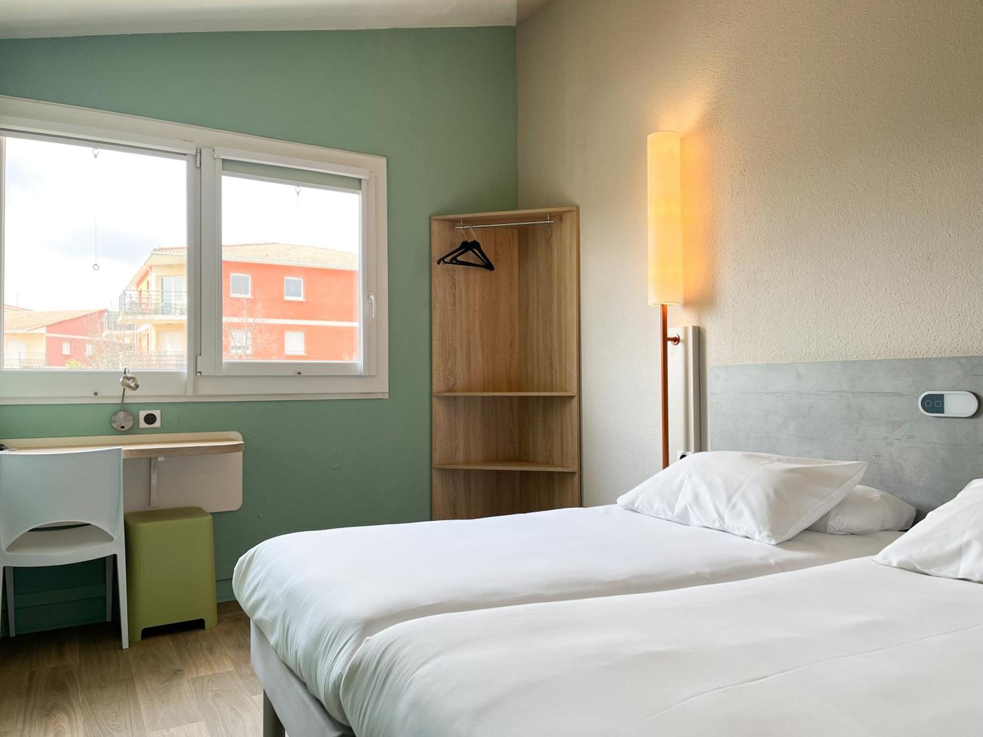 Ibis Budget Saint Christol Les Ales Bagian luar foto