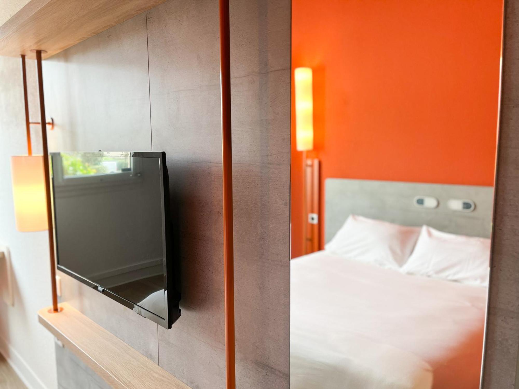 Ibis Budget Saint Christol Les Ales Bagian luar foto