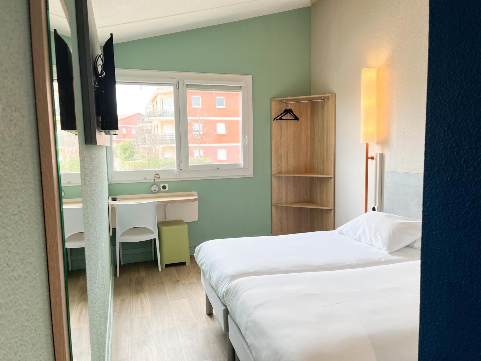 Ibis Budget Saint Christol Les Ales Bagian luar foto