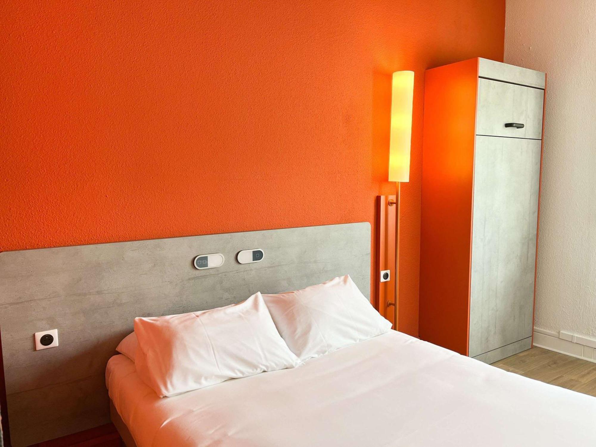 Ibis Budget Saint Christol Les Ales Bagian luar foto