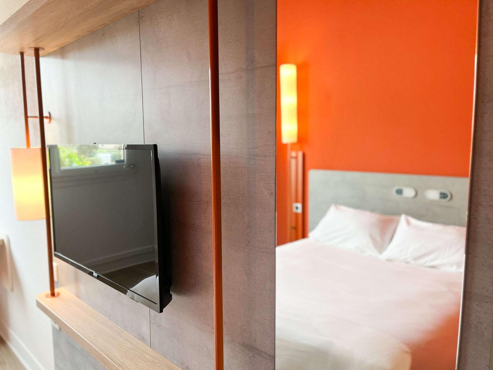 Ibis Budget Saint Christol Les Ales Bagian luar foto