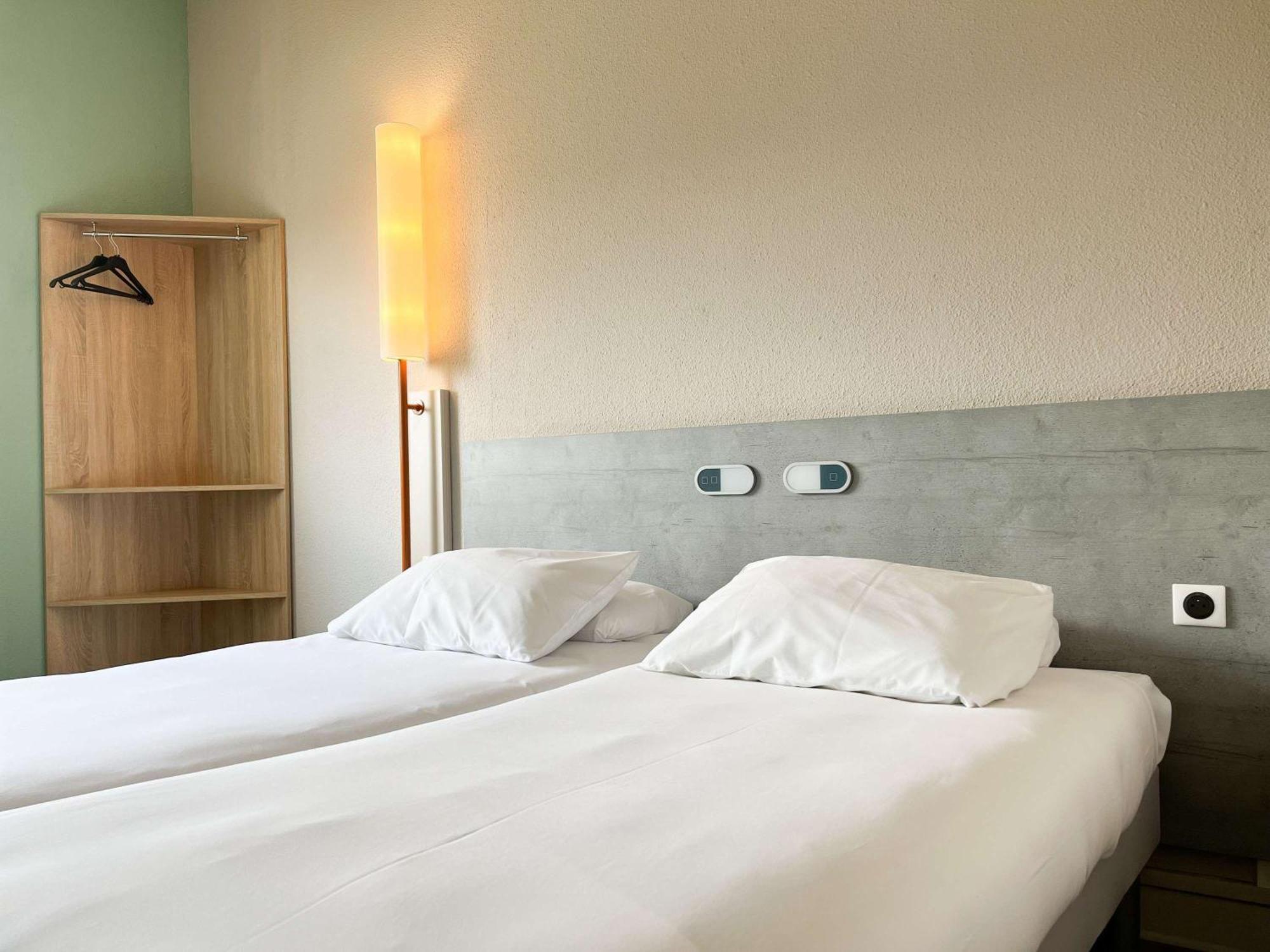 Ibis Budget Saint Christol Les Ales Bagian luar foto