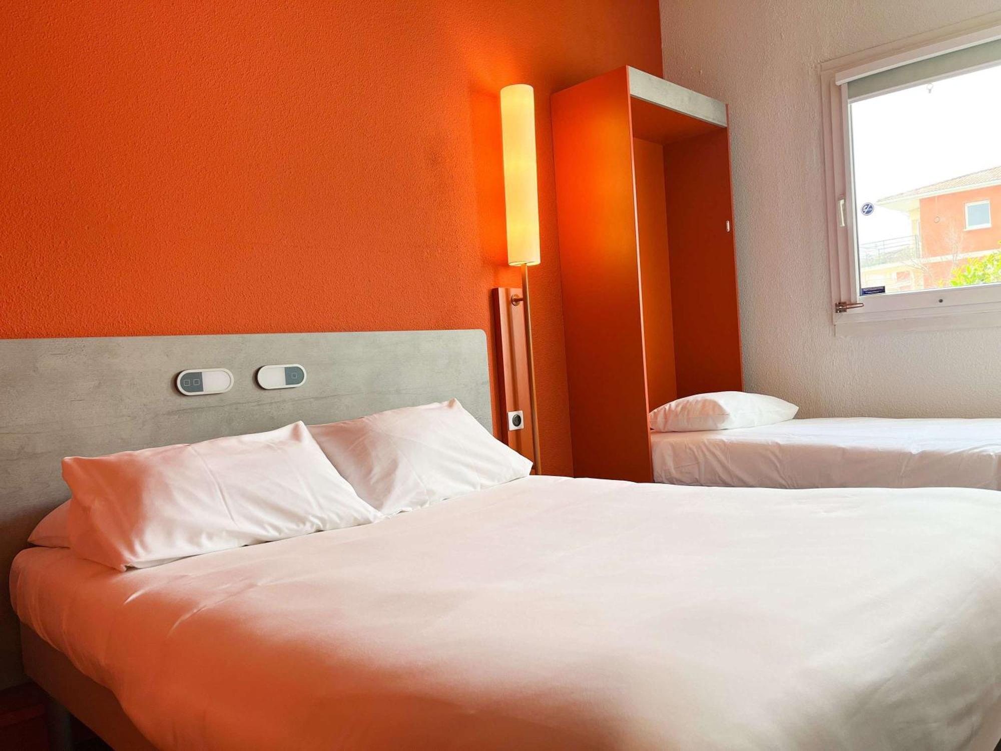 Ibis Budget Saint Christol Les Ales Bagian luar foto