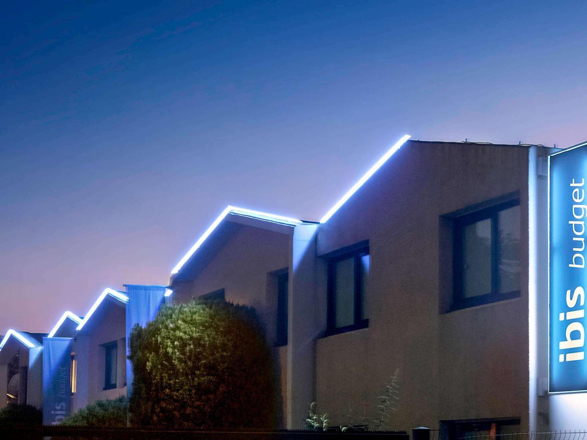 Ibis Budget Saint Christol Les Ales Bagian luar foto