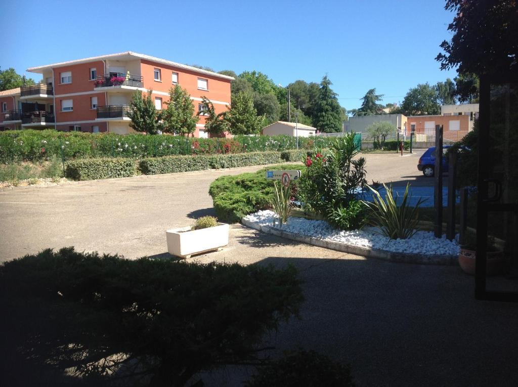 Ibis Budget Saint Christol Les Ales Bagian luar foto