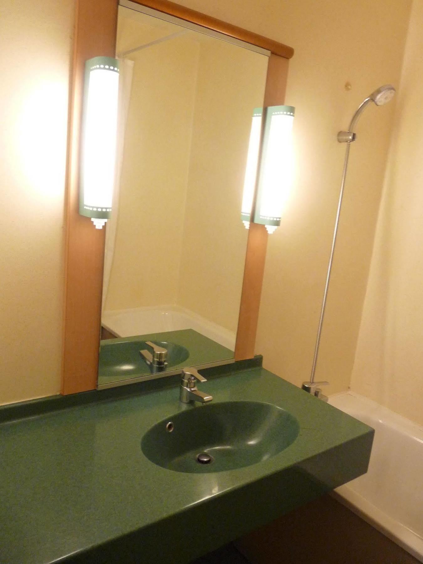 Ibis Budget Saint Christol Les Ales Bagian luar foto