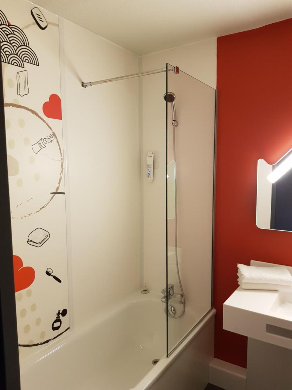 Ibis Budget Saint Christol Les Ales Bagian luar foto