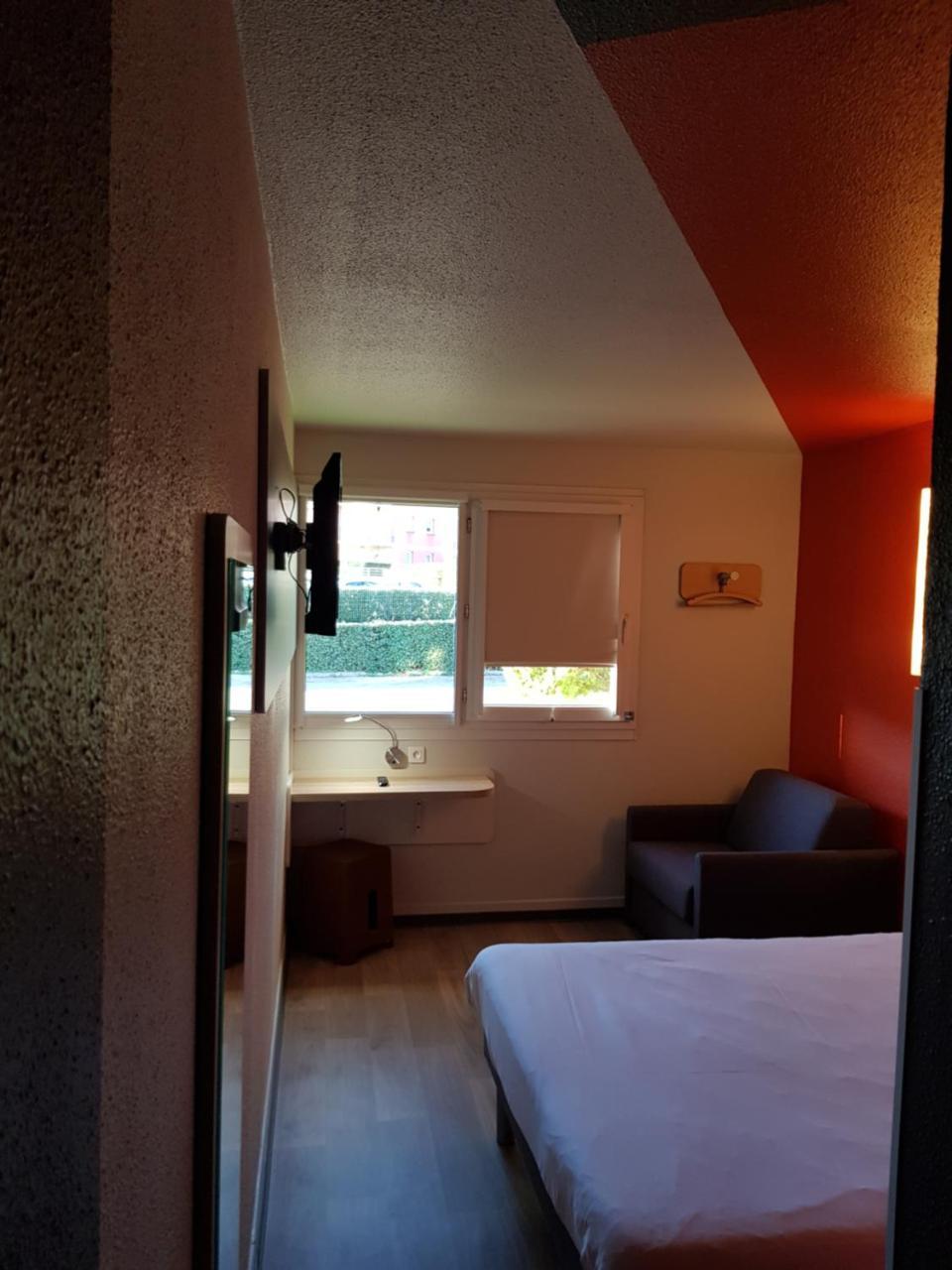 Ibis Budget Saint Christol Les Ales Bagian luar foto