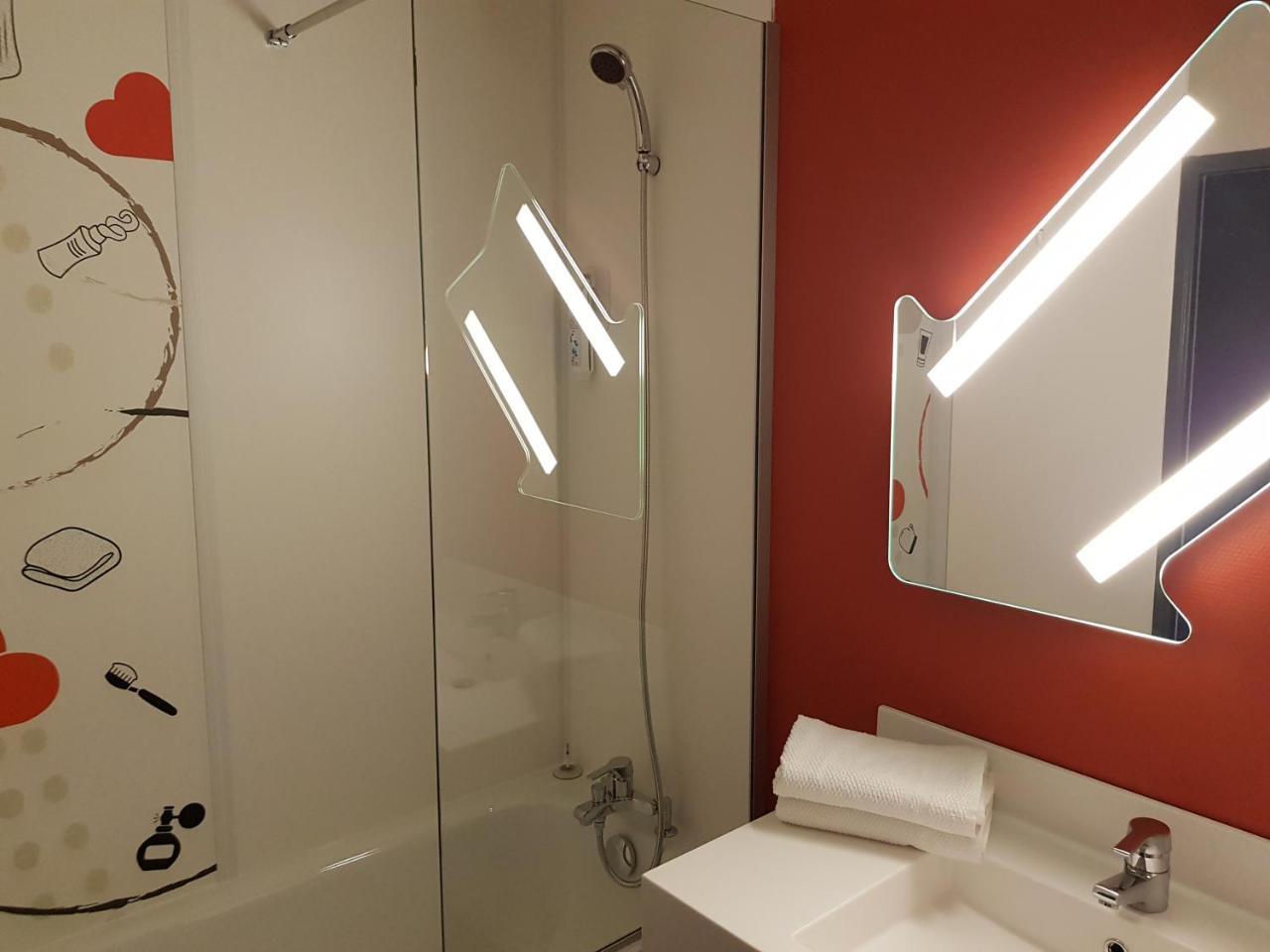 Ibis Budget Saint Christol Les Ales Bagian luar foto